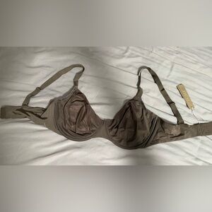 SKIMS No Show Molded Unlined Demi Bra in Jasper